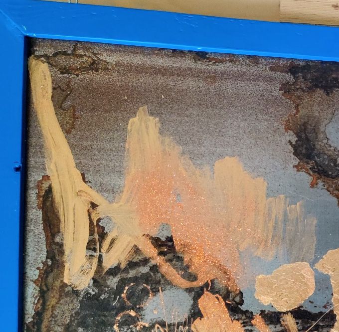 Kunst til folket. Flere af mine skulpturmalerier er på vej ud i verden.
Den 25 sender jeg  fra et sted i Danmark, live fernisering.